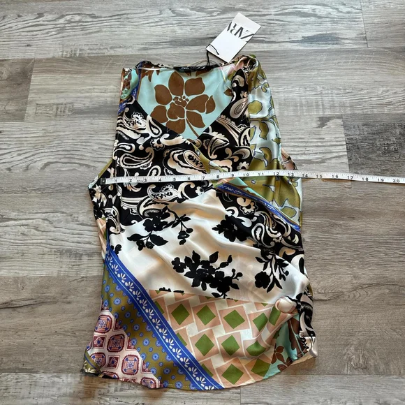 blouses - Picture 3 of 8